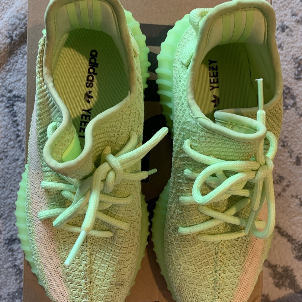 Adidas Yeezy Boost 350 v2 ‘Glow’ - Picture 5 of 6
